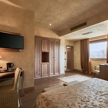 Borgo Lanciano Hotel Castelraimondo Exterior photo