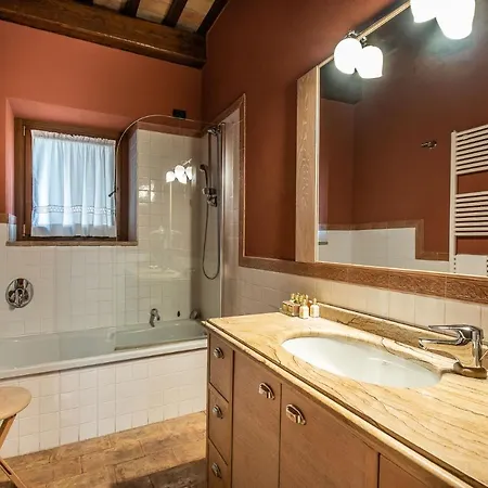 Borgo Lanciano Hotel Castelraimondo Exterior photo