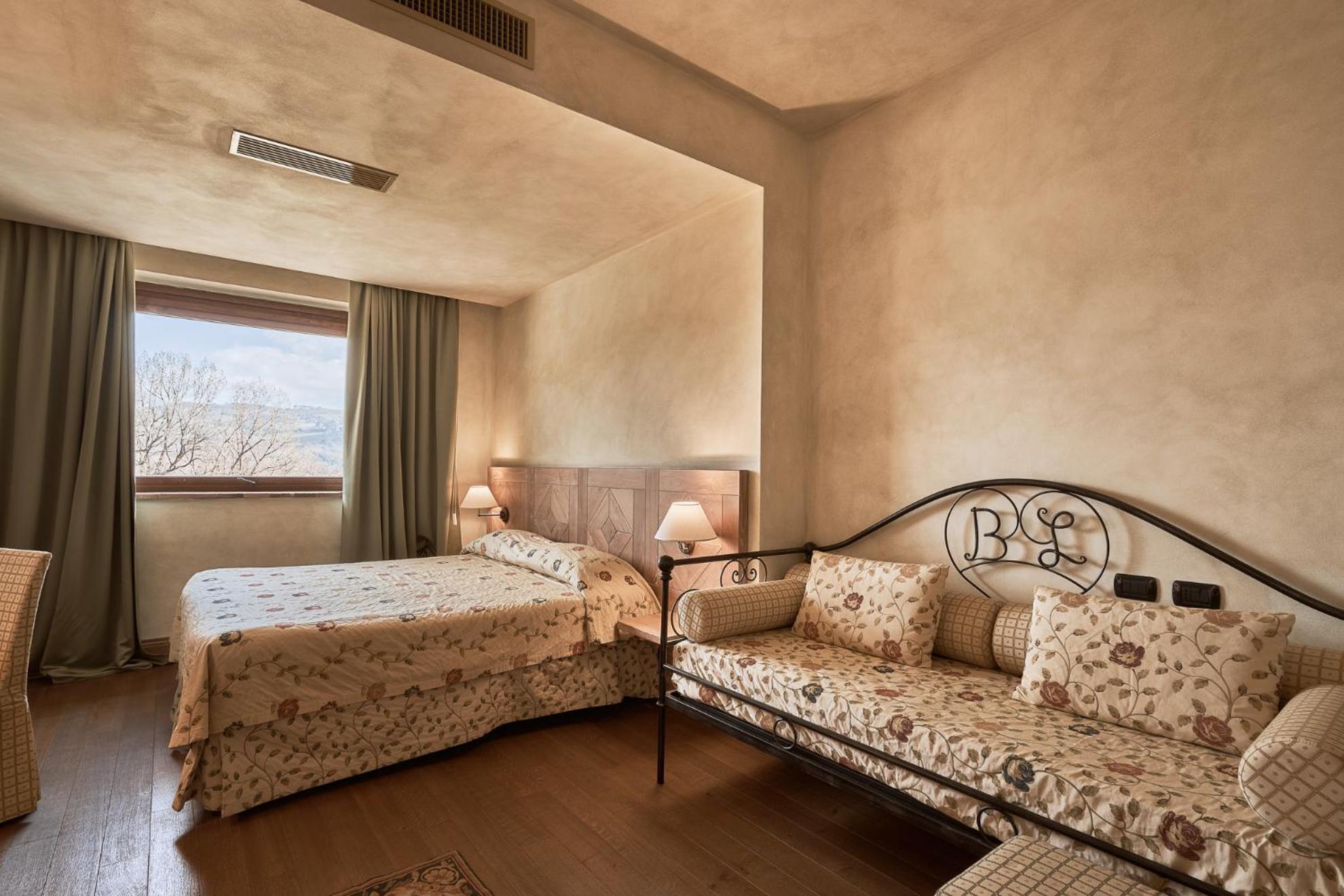 Borgo Lanciano 4* Castelraimondo